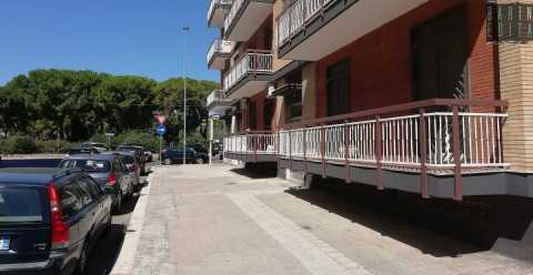 Paura dei ladri e niente panni stesi: quando il balcone a Bari si trova al piano terra